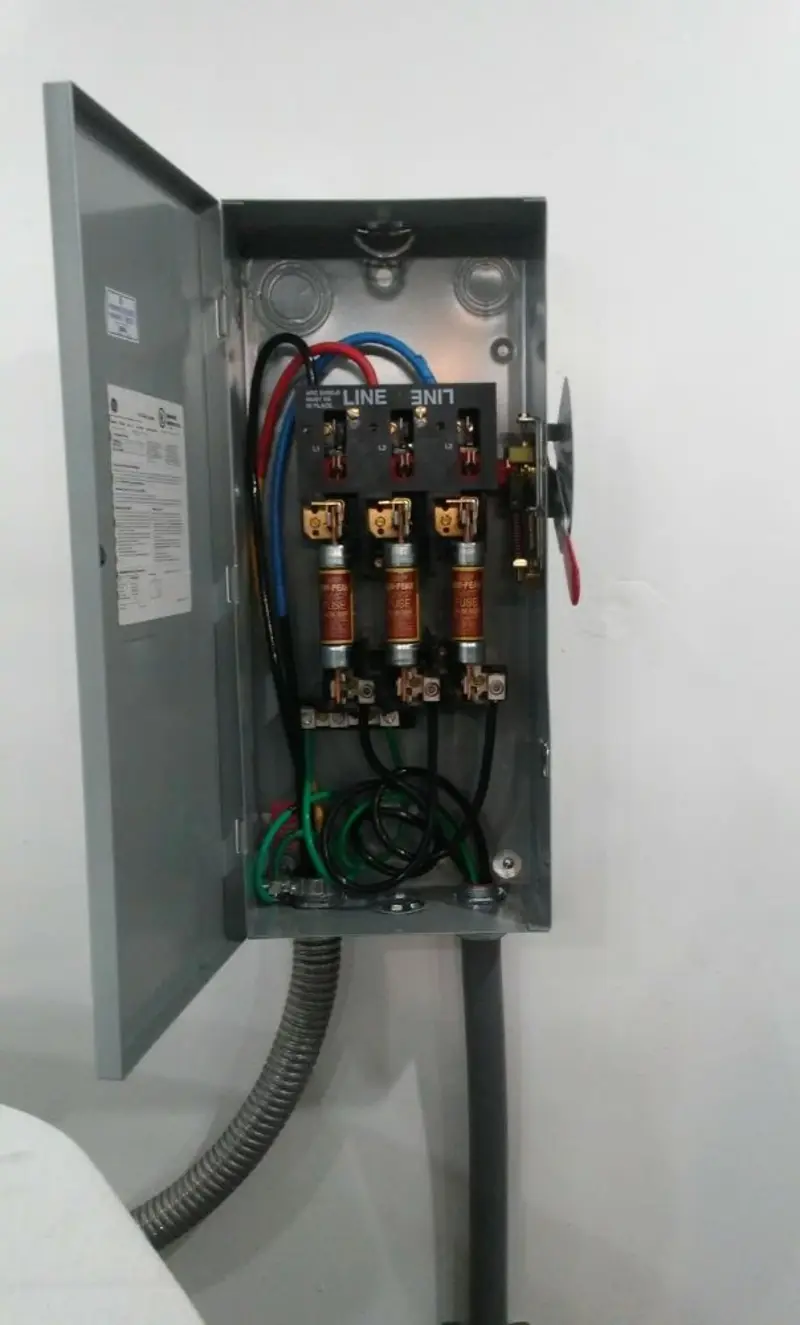 Three-phase disconnect switch installed for Smoke Detector Installation in Bosque Farms